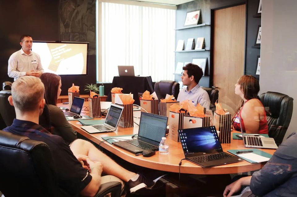 Digital Signage Solutions for Hybrid Workplaces