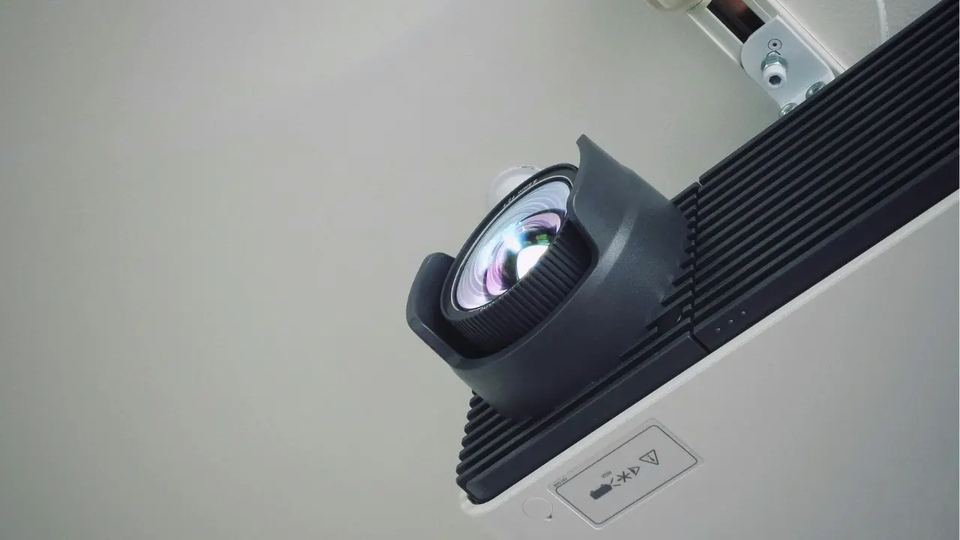 Projectors in Digital Signage: When and Where to Use Them